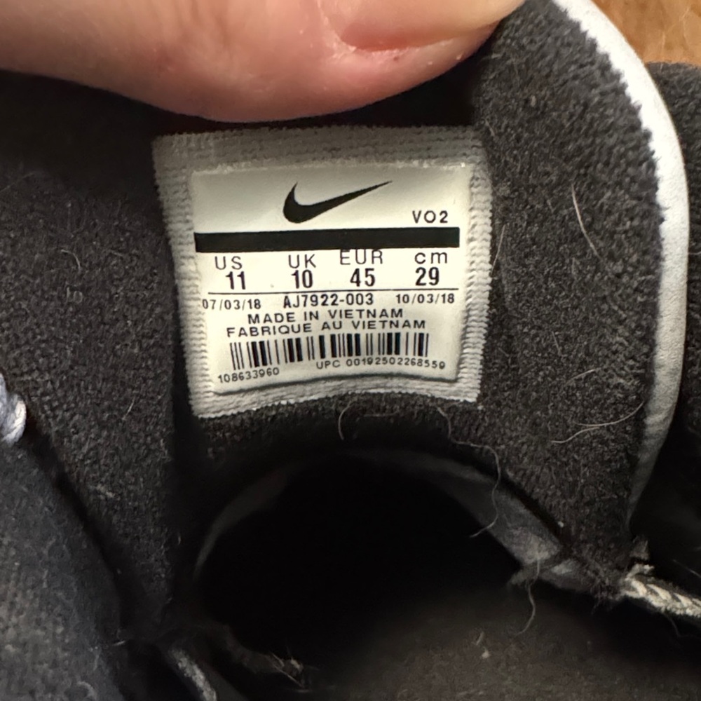 Nike Air Men's Sneakers in Gray with Black, Purple, and Teal Accents - Picture 4 of 5